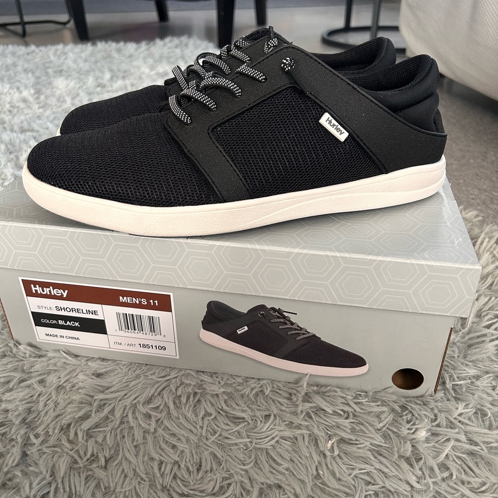 Hurley Black and White Sneakers Minimalist Design